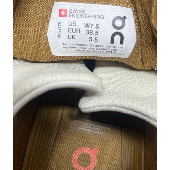 On cloudnova size 7.5 - Picture 6 of 7